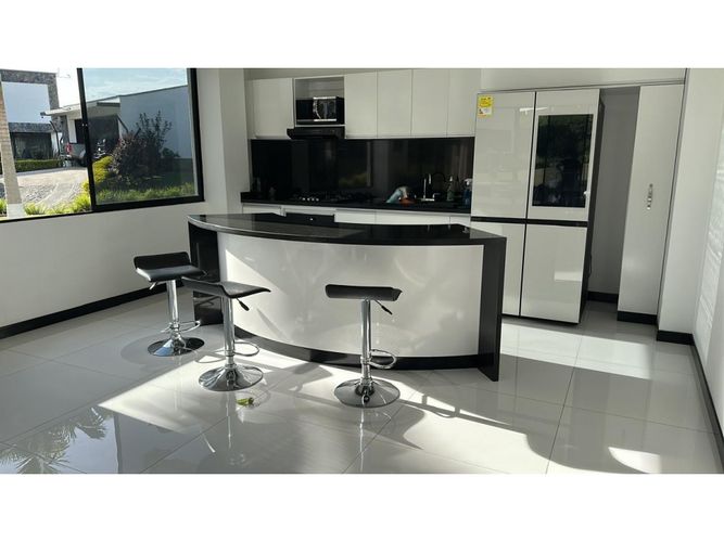 Casa de 4 alcobas en venta en Norte De Armenia, Armenia, 256 m² · foto 8 de 17