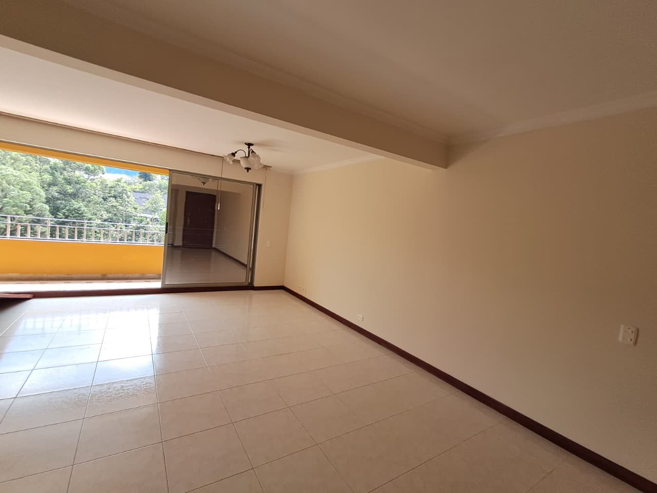 Apartamento en arriendo en La Castellana, Medellín · foto 2 de 20