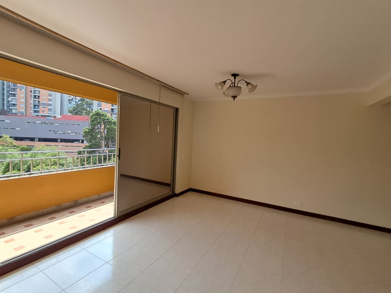 Apartamento en arriendo en La Castellana, Medellín · foto 3 de 20
