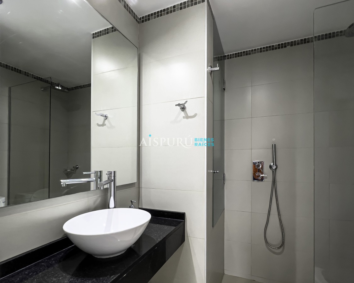 Venta de departamento esquinero con unidad adicional en torre Chronos - Punta del Este - Fler