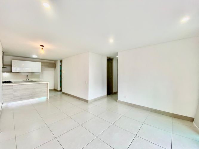 Apartamento de 3 alcobas en arriendo en Loma Del Esmeraldal, Envigado, 97 m² · foto 2 de 24