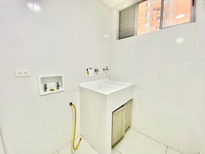 Apartamento de 3 alcobas en arriendo en Loma Del Esmeraldal, Envigado, 97 m² · foto 14 de 24