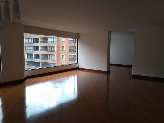 Apartamento de 4 alcobas en venta en La Cabrera, Bogotá, 212 m² · foto 3 de 24