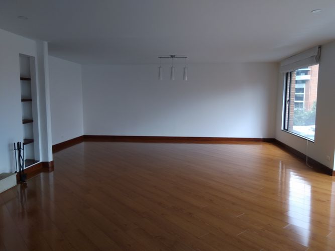 Apartamento de 4 alcobas en venta en La Cabrera, Bogotá, 212 m² · foto 4 de 24