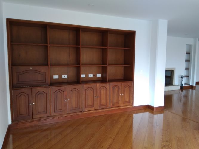 Apartamento de 4 alcobas en venta en La Cabrera, Bogotá, 212 m² · foto 5 de 24