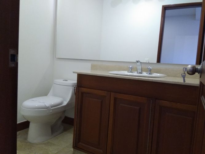 Apartamento de 4 alcobas en venta en La Cabrera, Bogotá, 212 m² · foto 6 de 24