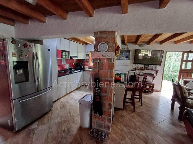 Casa de 4 alcobas en venta en La Pastorcita, Guarne, 260 m² · foto 3 de 24