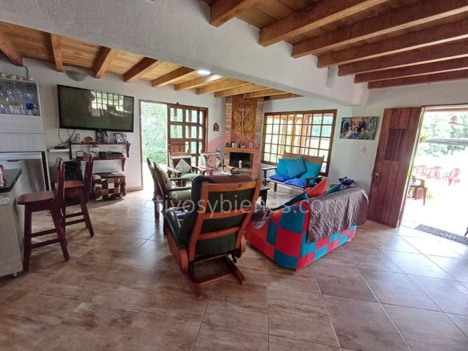 Casa de 4 alcobas en venta en La Pastorcita, Guarne, 260 m² · foto 4 de 24