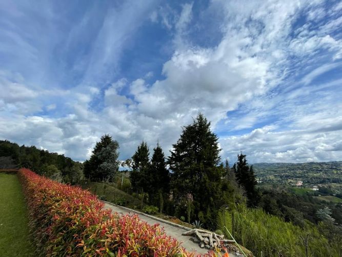 Lote en venta en Guarne, 2084 m² · foto 2 de 8