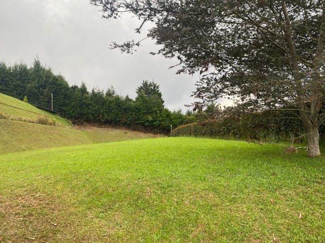 Lote en venta en Guarne, 2084 m² · foto 4 de 8