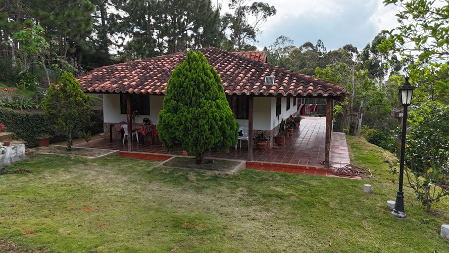 Casa de 2 alcobas en venta en Mesa De Los Santos, Piedecuesta, 135 m² · foto 2 de 24