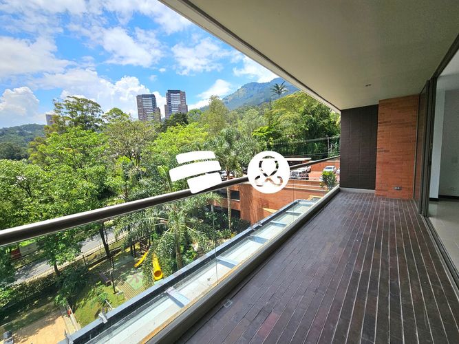 Apartamento de 3 alcobas en venta en El Poblado, Medellín, 145 m² · foto 3 de 14