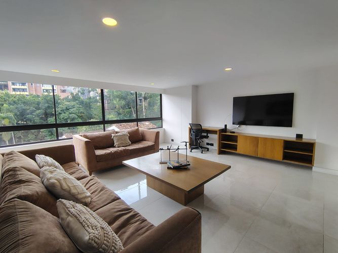 Apartamento de 3 alcobas en arriendo en El Poblado, Medellín, 185 m² · foto 2 de 18