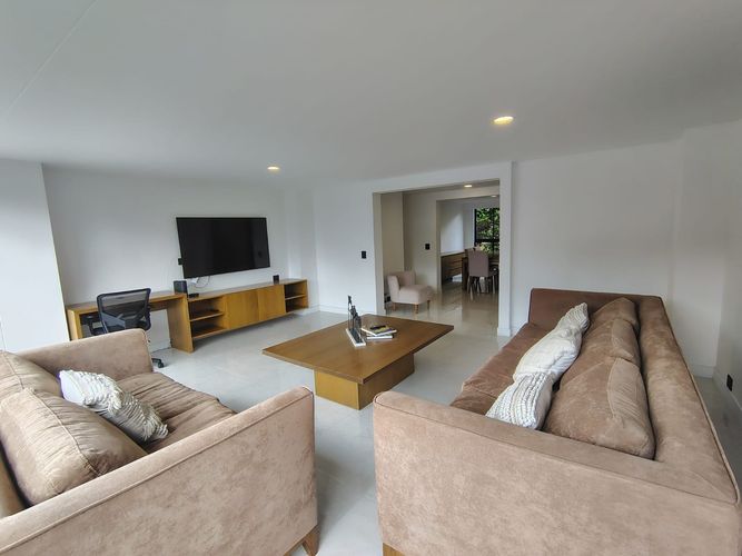 Apartamento de 3 alcobas en arriendo en El Poblado, Medellín, 185 m² · foto 3 de 18