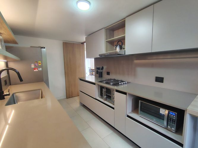 Apartamento de 3 alcobas en arriendo en El Poblado, Medellín, 185 m² · foto 7 de 18