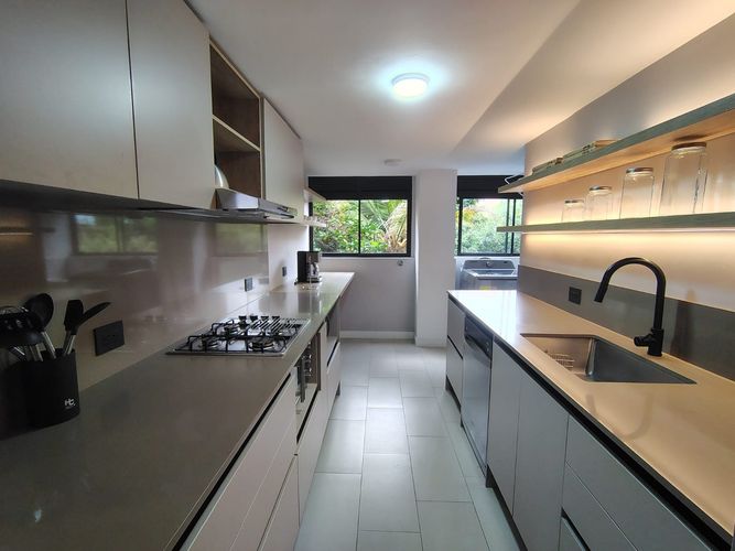 Apartamento de 3 alcobas en arriendo en El Poblado, Medellín, 185 m² · foto 8 de 18
