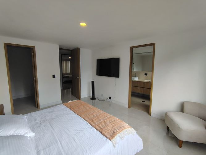 Apartamento de 3 alcobas en arriendo en El Poblado, Medellín, 185 m² · foto 12 de 18
