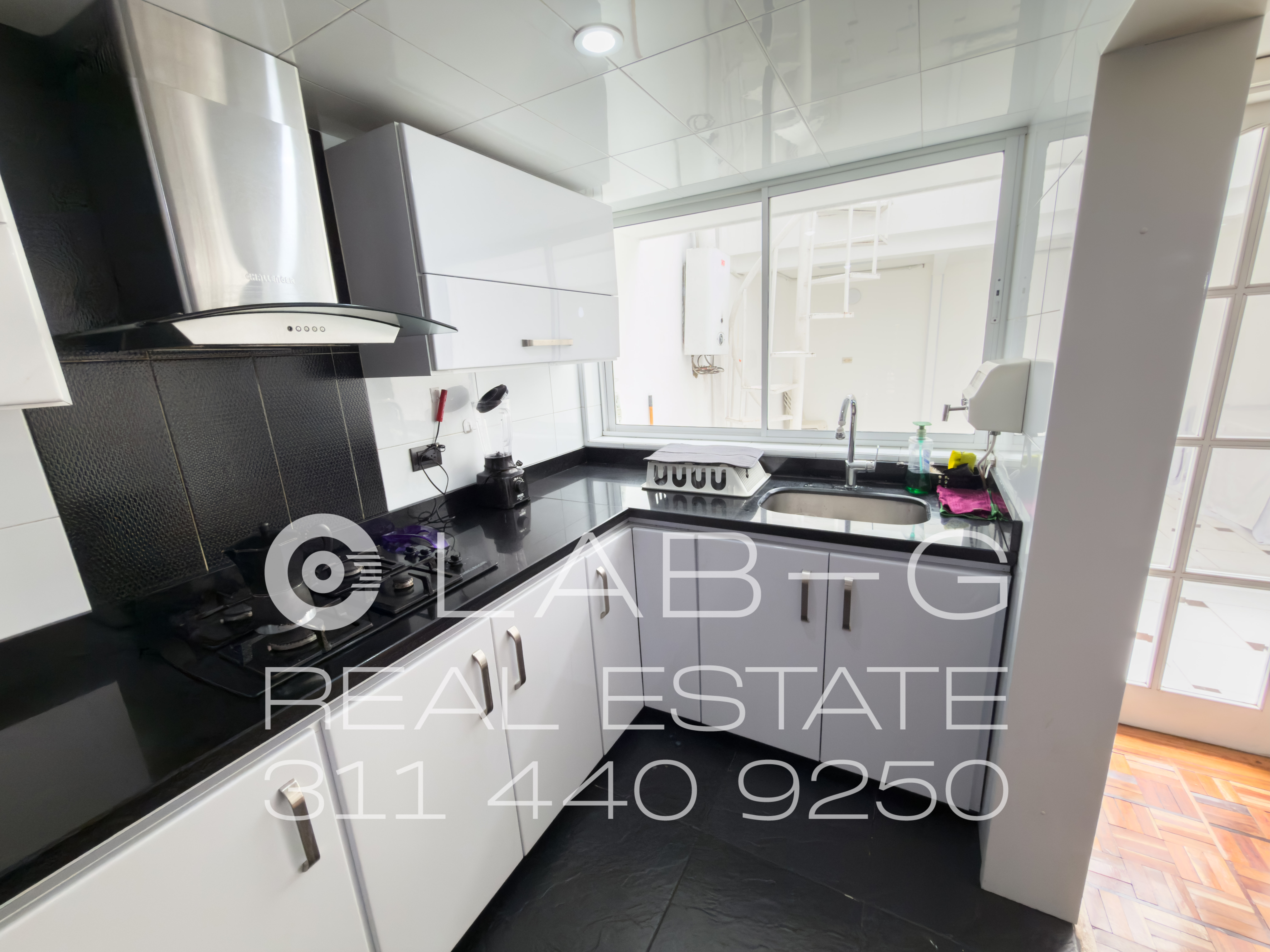 Casa en venta en Quinta Paredes, Bogotá · foto 8 de 24