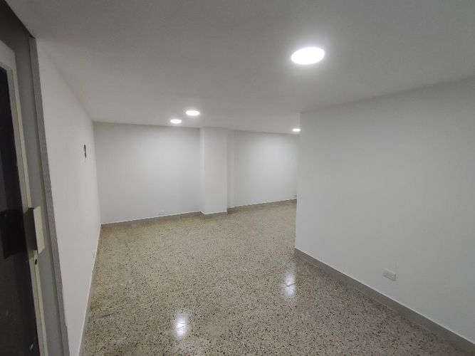 Local en venta en La Castellana, Medellín, 74 m² · foto 3 de 9