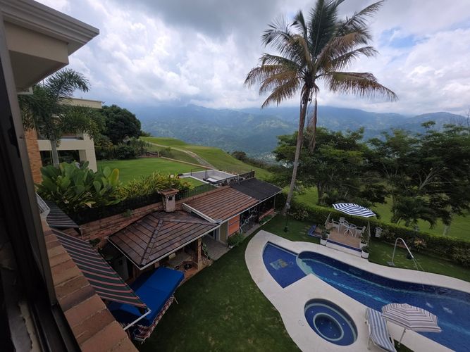 Casa de 4 alcobas en venta en Ruitoque Condominio, Piedecuesta, 530 m² · foto 2 de 24
