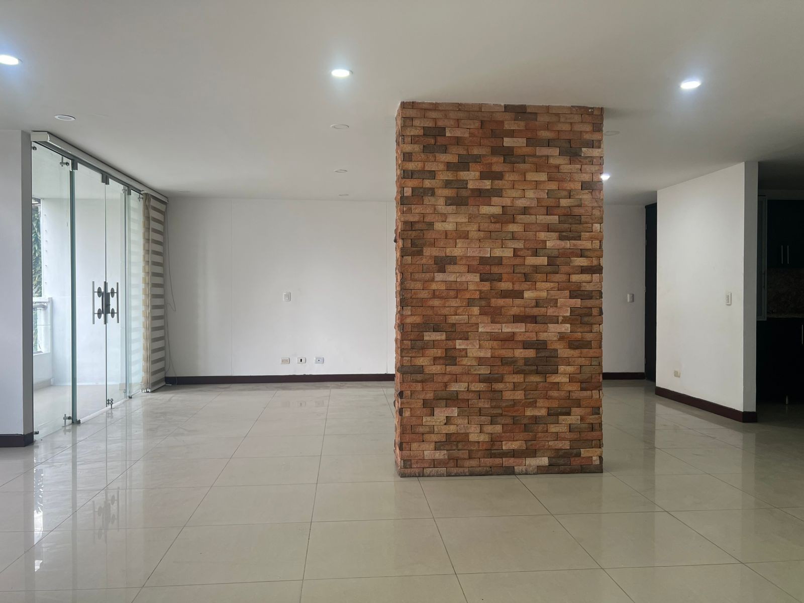 Apartamento en arriendo en Loma Benedictinos, Envigado · foto 3 de 18
