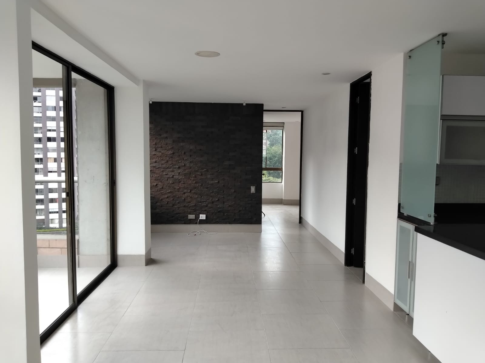 Apartamento en arriendo en El Poblado, Medellín · foto 3 de 17