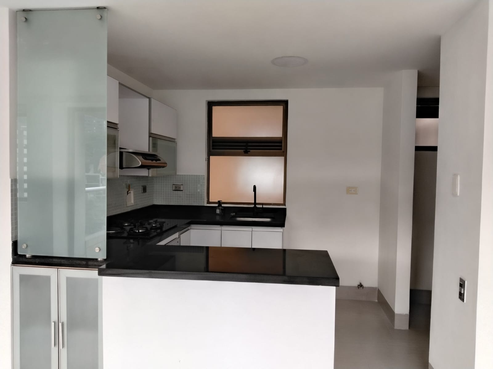 Apartamento en arriendo en El Poblado, Medellín · foto 5 de 17