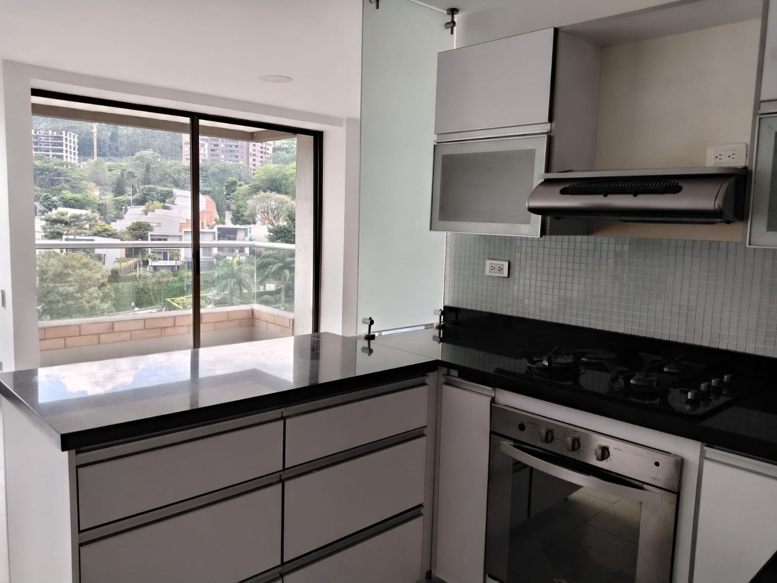 Apartamento en arriendo en El Poblado, Medellín · foto 4 de 17