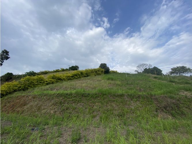 Lote en venta en La Cabaña, Manizales, 2173 m² · foto 2 de 2