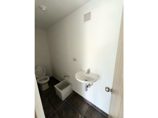 Local en venta en Avenida Kevin Angel, Manizales, 12 m² · foto 2 de 4