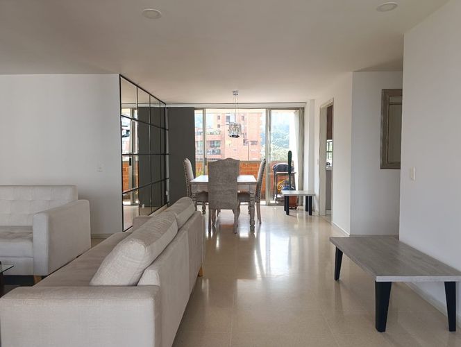 Apartamento de 3 alcobas en venta en El Poblado, Medellín, 130 m² · foto 4 de 19