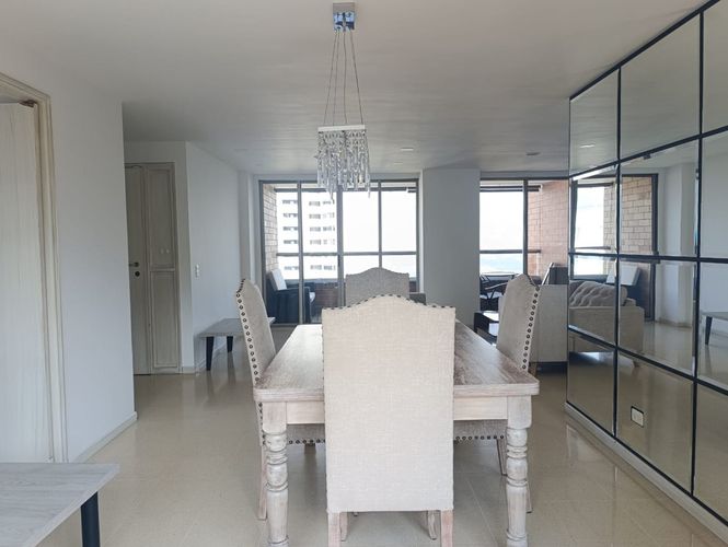 Apartamento de 3 alcobas en venta en El Poblado, Medellín, 130 m² · foto 5 de 19