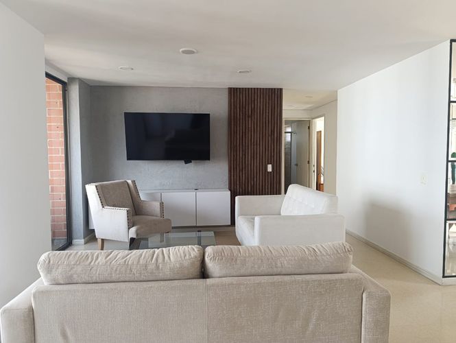 Apartamento de 3 alcobas en venta en El Poblado, Medellín, 130 m² · foto 3 de 19