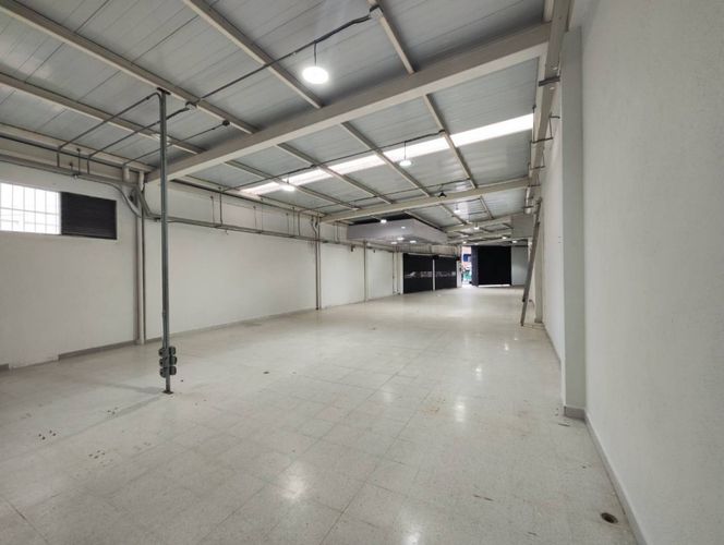 Local en arriendo en San Gabriel, Medellín, 300 m² · foto 2 de 19