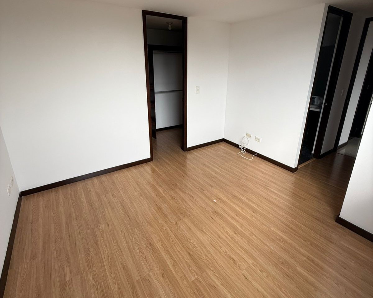 Apartamento en arriendo en Loma Benedictinos, Envigado · foto 3 de 11