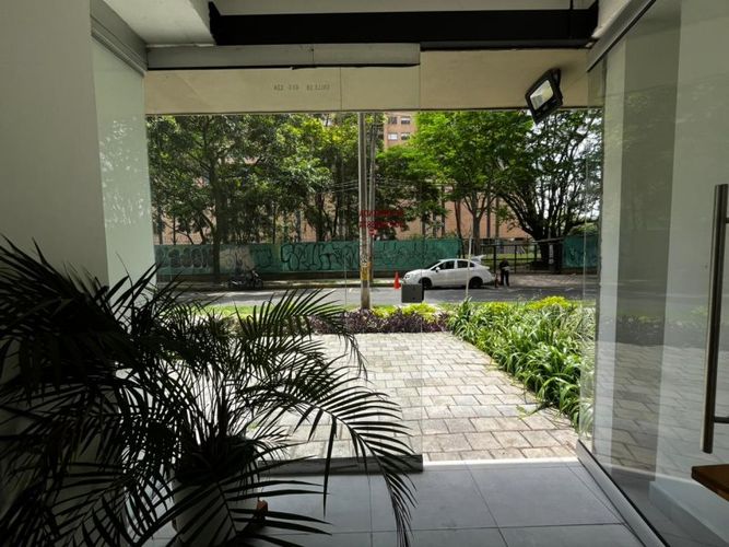 Local en arriendo en Ciudad Del Río, Medellín, 17 m² · foto 2 de 8
