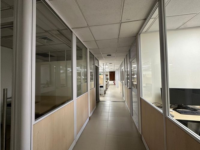 Oficina en venta en La Candelaria, Medellín, 707 m² · foto 8 de 14