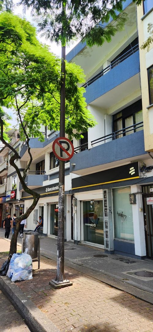 Edificio en venta en Sector Lago Uribe, Pereira, 1900 m² · foto 2 de 3