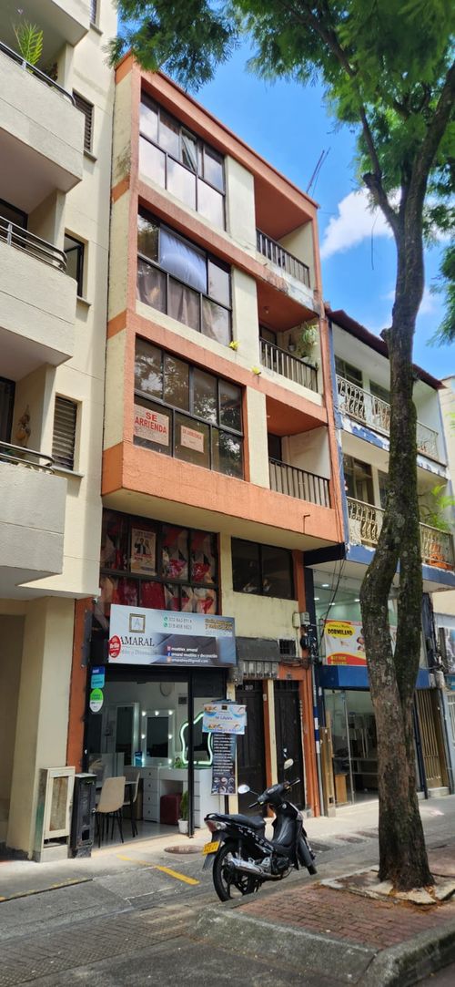 Edificio en venta en Sector Lago Uribe, Pereira, 380 m² · foto 2 de 2