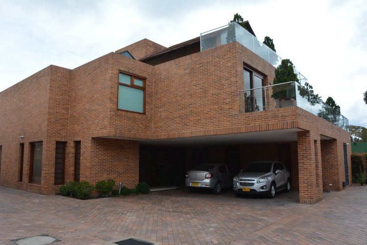 Casa de 5 alcobas en venta en San Jose De Bavaria, Bogotá, 650 m² · foto 3 de 24