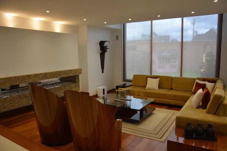 Casa de 5 alcobas en venta en San Jose De Bavaria, Bogotá, 650 m² · foto 4 de 24