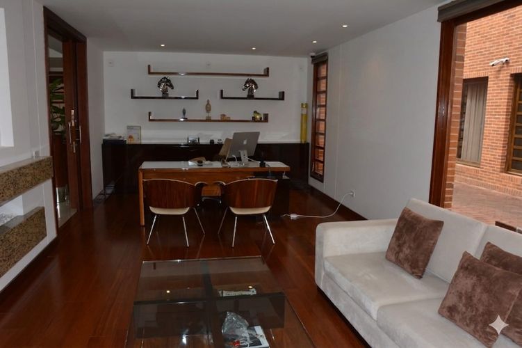 Casa de 5 alcobas en venta en San Jose De Bavaria, Bogotá, 650 m² · foto 15 de 24