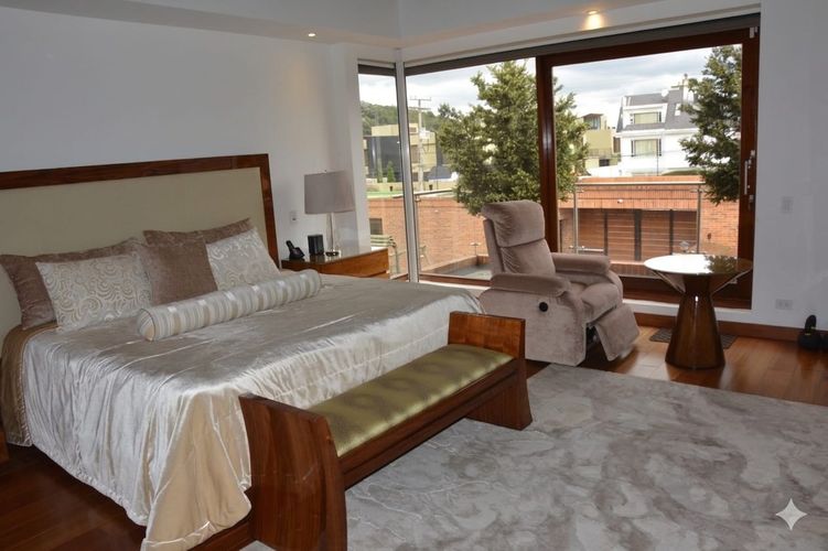 Casa de 5 alcobas en venta en San Jose De Bavaria, Bogotá, 650 m² · foto 19 de 24