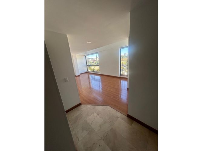 Apartamento de 4 alcobas en venta en Cedritos, Bogotá, 125 m² · foto 2 de 23