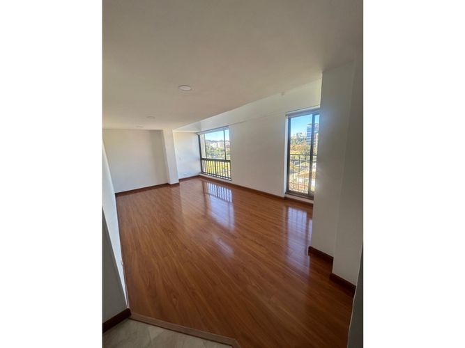 Apartamento de 4 alcobas en venta en Cedritos, Bogotá, 125 m² · foto 3 de 23