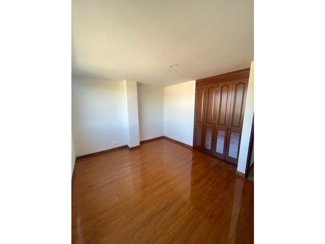 Apartamento de 4 alcobas en venta en Cedritos, Bogotá, 125 m² · foto 5 de 23