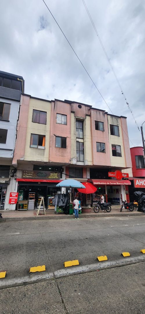 Edificio en venta en Sector Parque La Libertad, Pereira, 450 m² · foto 2 de 2