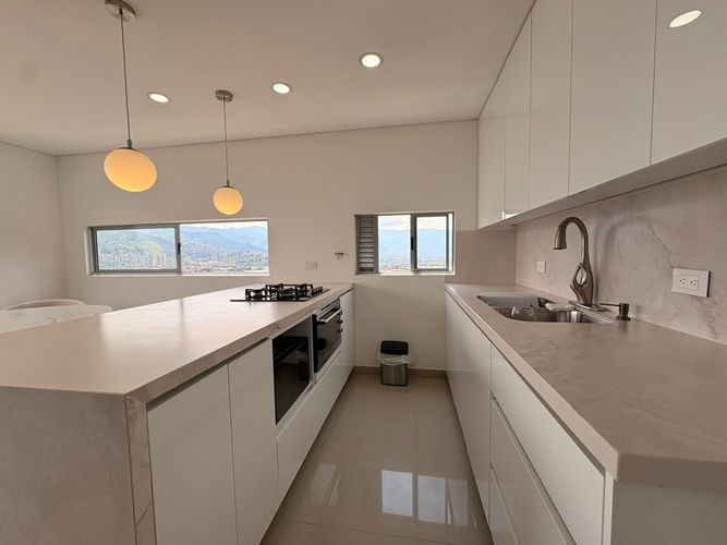 Apartamento de 3 alcobas en venta en El Poblado, Medellín, 153 m² · foto 7 de 20