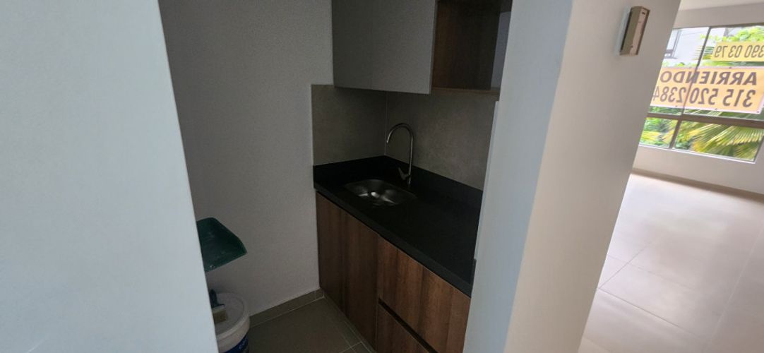 Oficina en arriendo en Patio Bonito, Medellín, 35 m² · foto 2 de 7