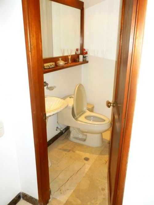 Apartamento de 4 alcobas en venta en Chicó Navarra, Bogotá, 148 m² · foto 10 de 23
